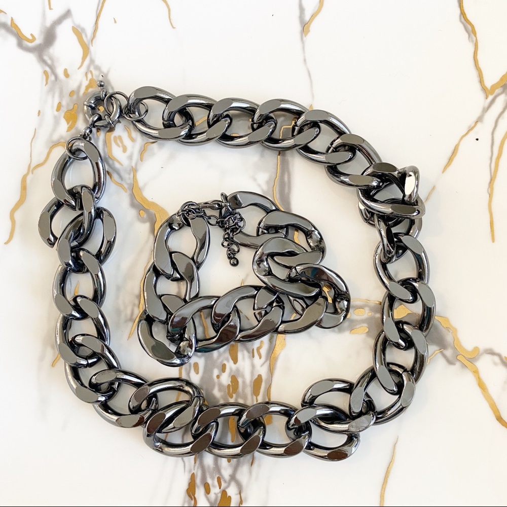 Chunky chain necklace with bracelet
